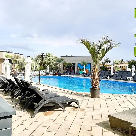Lov Beach N Pool Alezzi